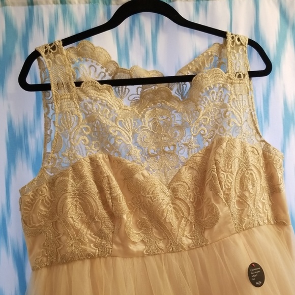 Chi Chi London Maternity Hollie Dress - Picture 2 of 7